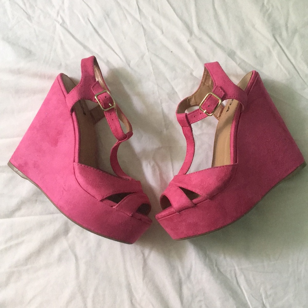 Pink velvet wedges